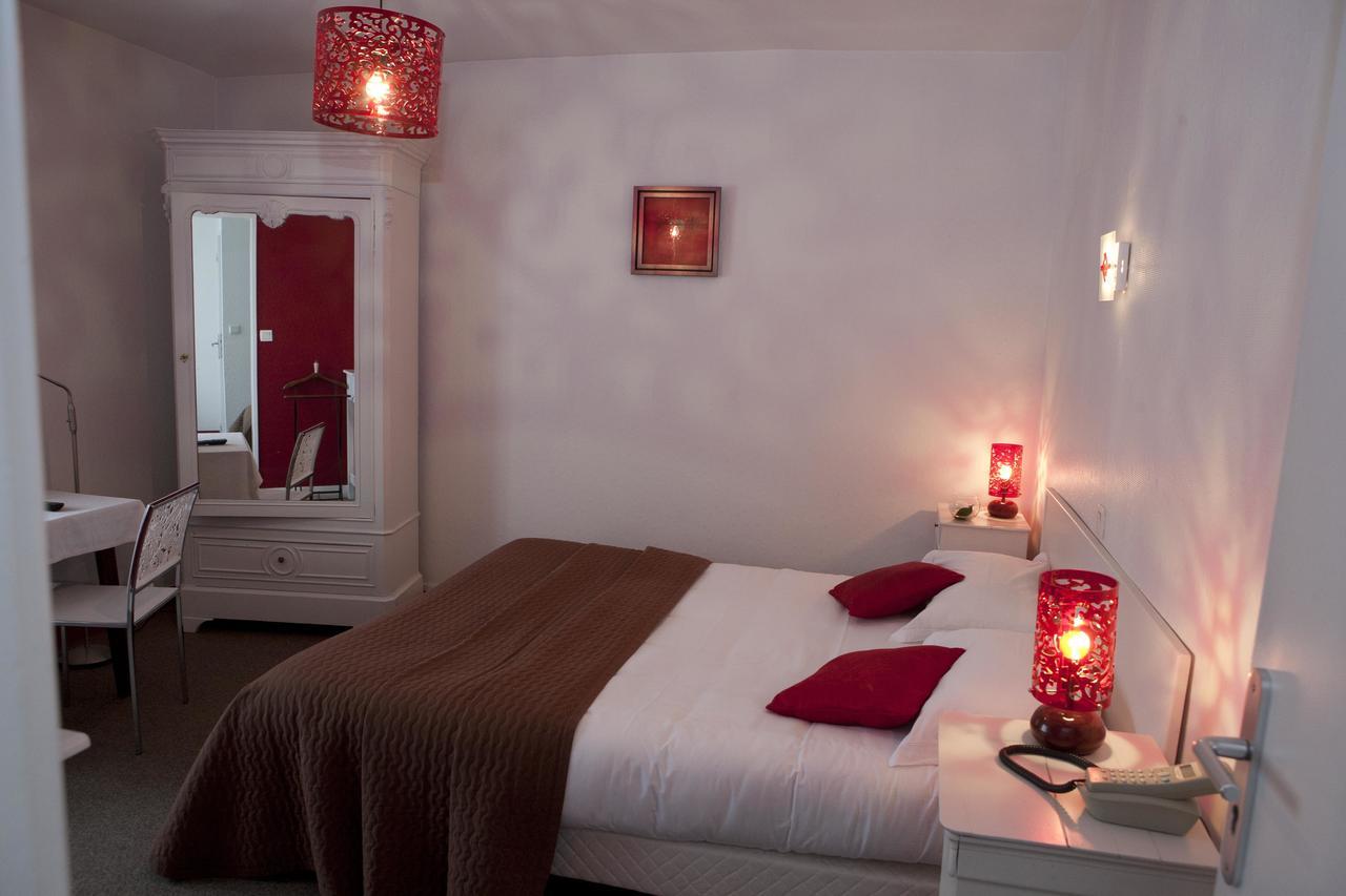 Logis Hotel Le Chrismas Châteaulin エクステリア 写真